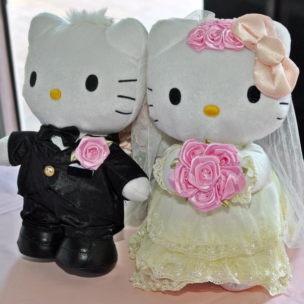 Hello Kitty And Dear Daniel Wedding Plush Toys Standing In F Flickr 