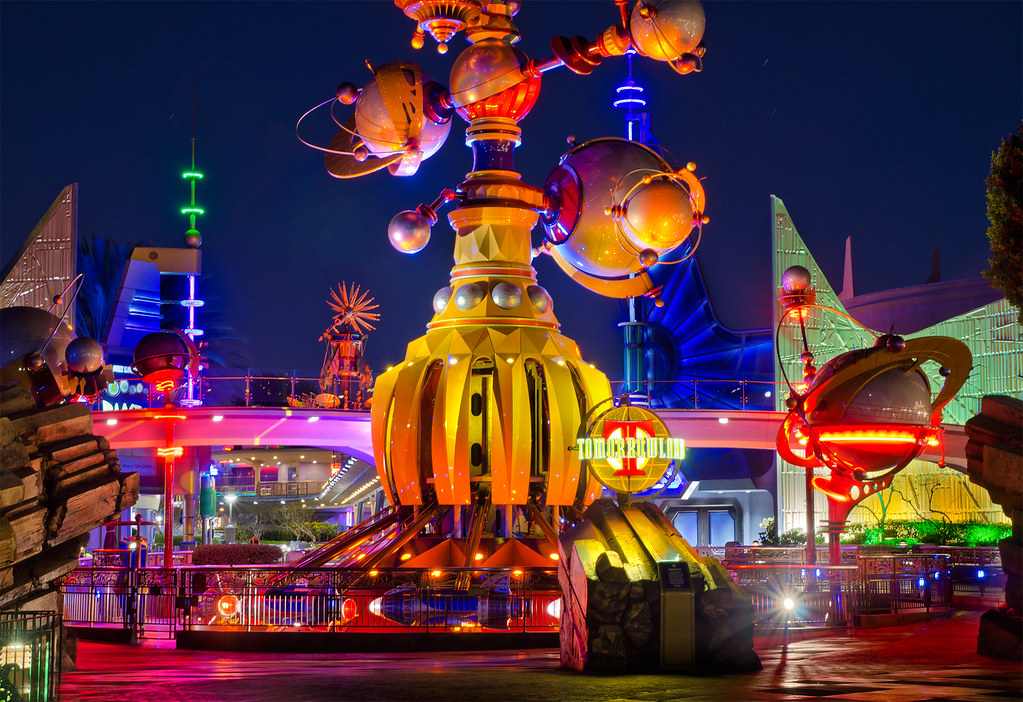 Disneyland - Tomorrowland Compression | I knew exactly what … | Flickr