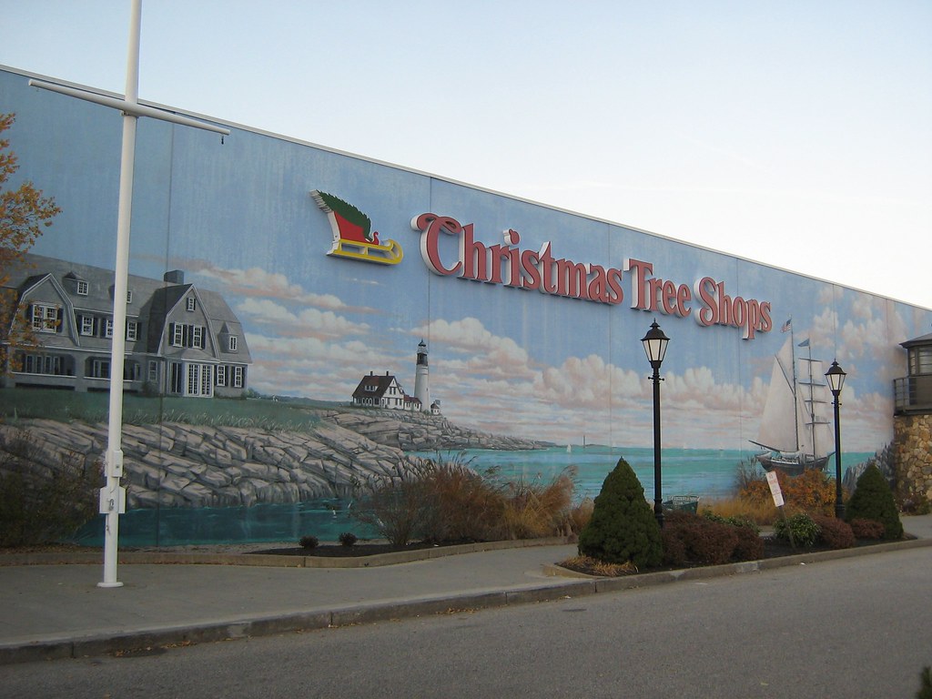 Wall mural at the Christmas Tree Shops, Scarborough, Maine ...