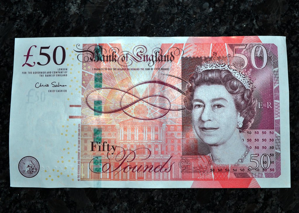 Пятьдесят фунтов. 100 Фунтов стерлингов купюра. 500 Фунтов стерлингов. Фунт стерлингов банкноты 100. 100 Британских фунтов.