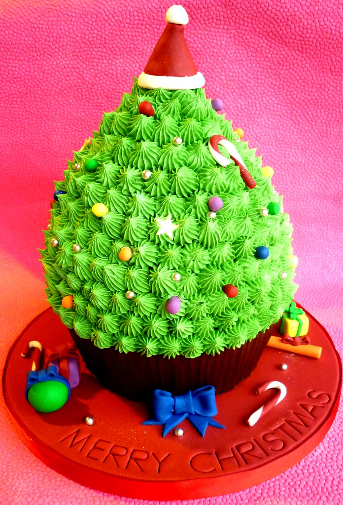 Giant cupcake Christmas tree | This is a chocolate giant cup… | Flickr