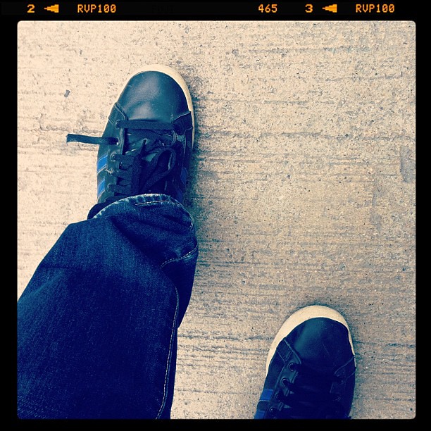 やべぇぇ… Hmm… actually, is broken shoelace a sign of bad luck… | Flickr