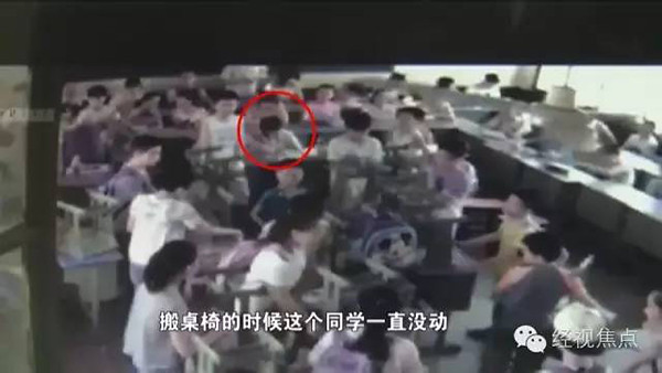 Primary school students in Hunan province jumped to his death because of dissatisfaction with seats placed? Before the monitor screen exposure