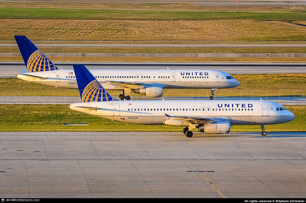 [IAH.2013] #United.Airlines #UA #UAL #Airbus #A320 #N466UA ...