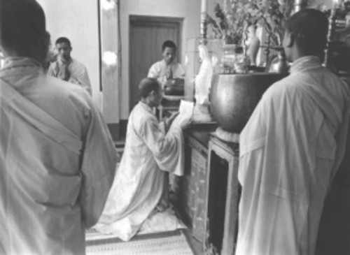 1971 Buddhist monks praying before an altar.