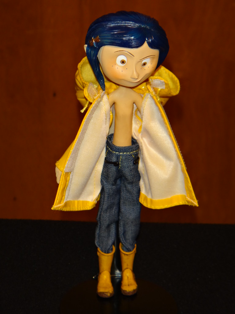 NECA Coraline Raincoat Bendy 7 Doll - Raincoat Open - Fu 