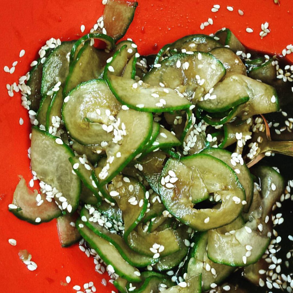 Japanese Sunomono - a light and refreshing #vegan cucumber salad perfect for #summer (and #SundaySupper )! #yum #food #vegetarian #glutenfree #vegetables