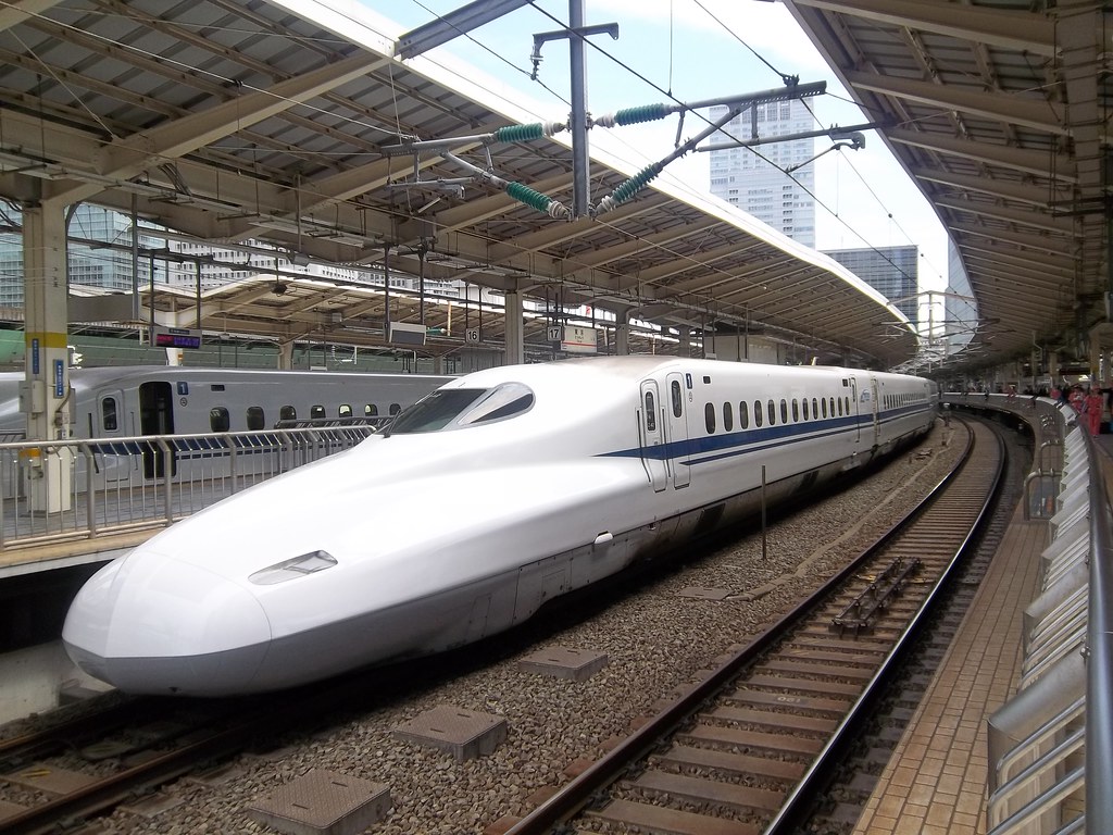 N700 Series | N700 Series Shinkansen at JR Tokyo Station, To… | Flickr