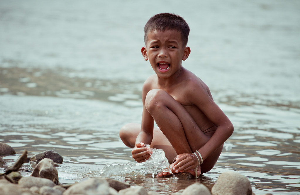 Ba O En El Mekong I A Boy Shouts To His Friend Mekong Riv Flickr