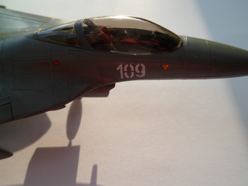 F-16D des Thunderbird (Hobby boss) 9419320488_42c050b0e9_c