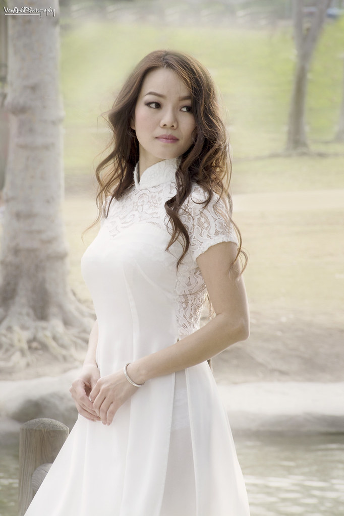 Ao Dai Trang - White Vietnamese Traditional Dress | Ao Dai 