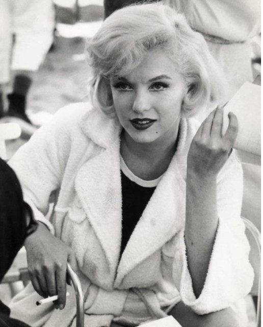 Marilyn Monroe between scenes on the set of ''Some Like It Hot'' 1959 ...