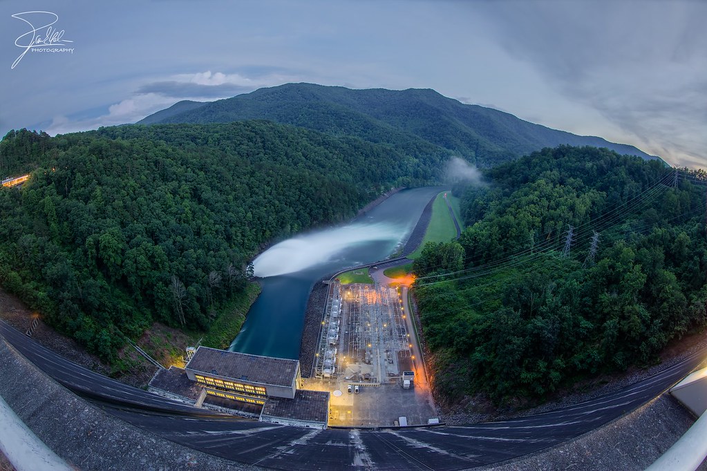 Fontana Dam | Cheoah River from Fontana Dam (721m long, 150mâ€¦ | Flickr