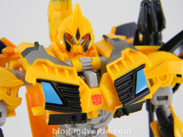 Transformers Bumblebee Deluxe - TF Prime Beast Hunters - modo robot