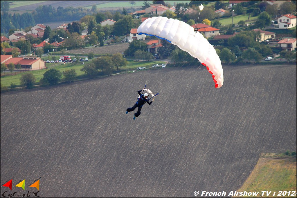 Ambassadeurs parachutistes de l'armée de l'air Cervolix Plateau de Gergovie Auvergne Comment faire photos de Meeting Aerien 2012