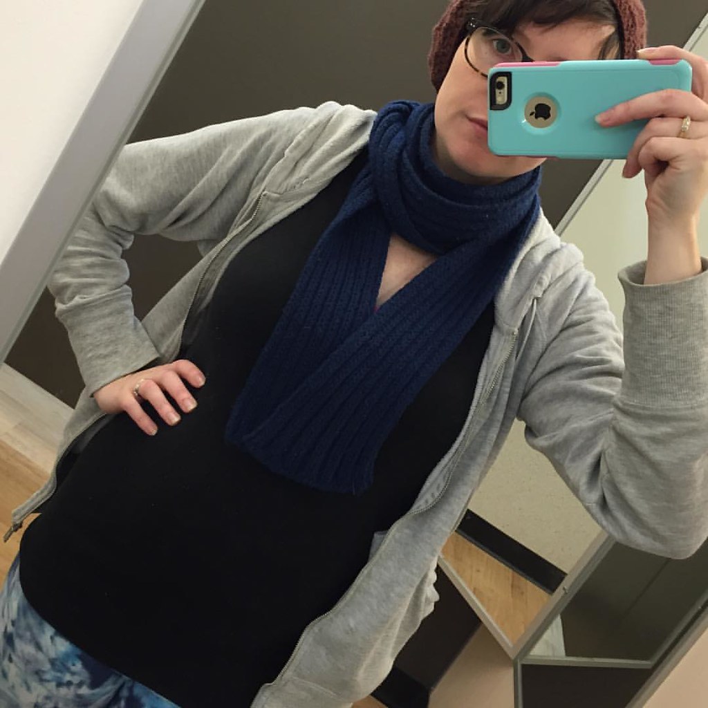 a simple ribbed scarf in a navy blue