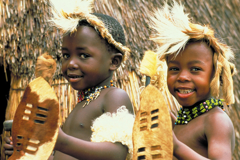 Zulu tribe. Племя зулусов. Зулусы народ Африки. Племя Зулу в Африке. Население ЮАР Зулусы бушмены.
