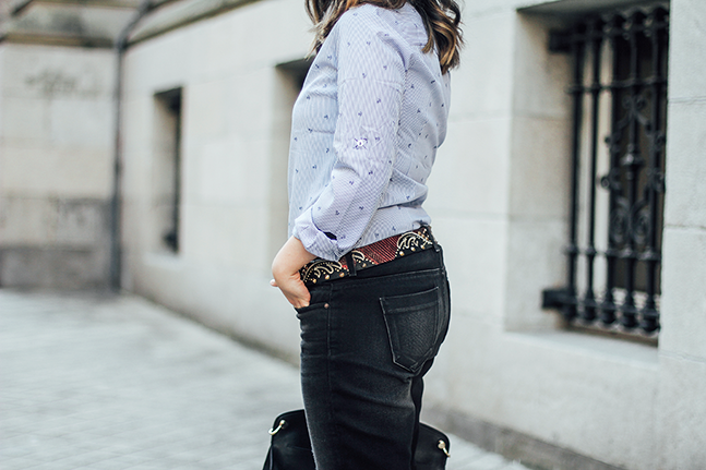 navy blouse ties&heels gold rings celine sunglasses frayed jeans streetstyle myblueberrynightsblog