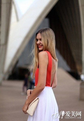 Backless beauty set: red-and-white mosaic backless dress
