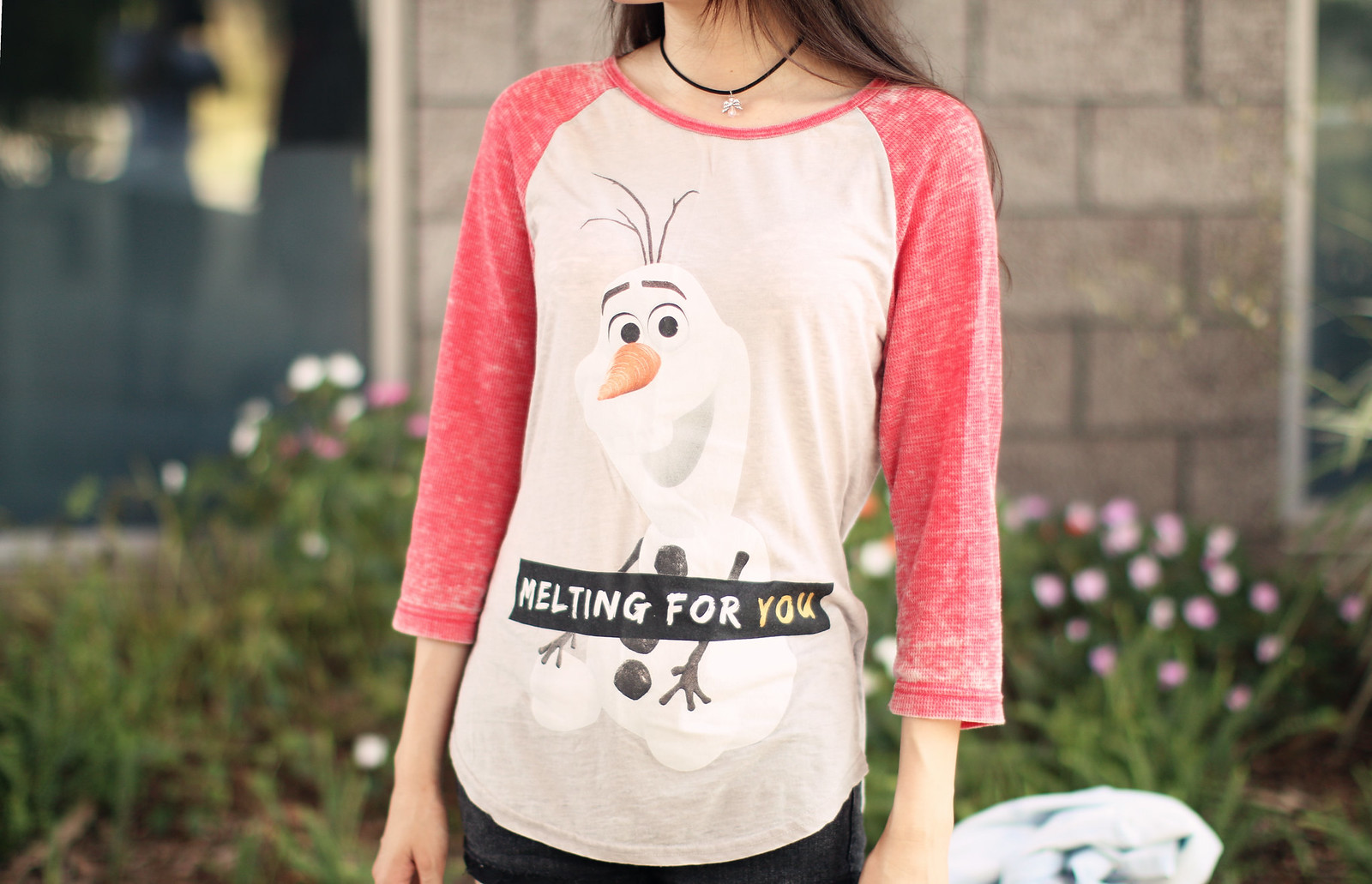 0221-olaf-graphic-tee-sporty-chic-athleisure-summer-style-asian-fashion
