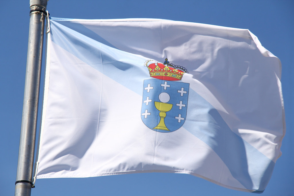 Bandera de Galicia, Bandera de Galicia ondeando en el Palac…