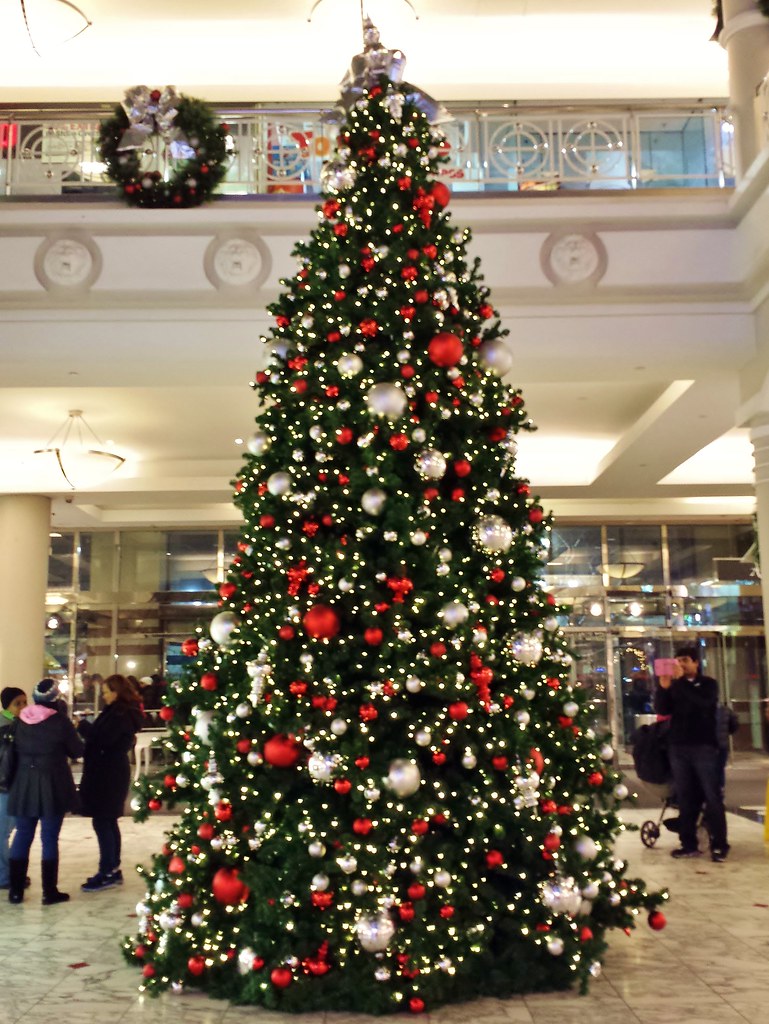 Manhattan Mall Christmas Tree | mywalkingpictures.blogspot.c… | Flickr