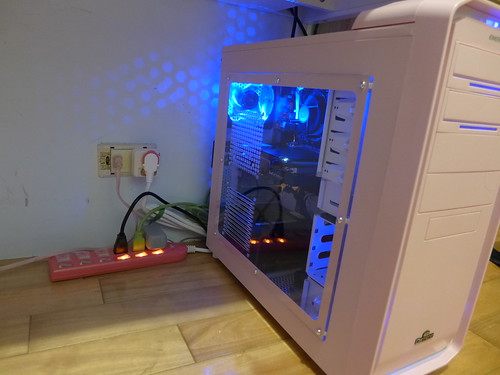妹妹新電腦-粉紅色機殼