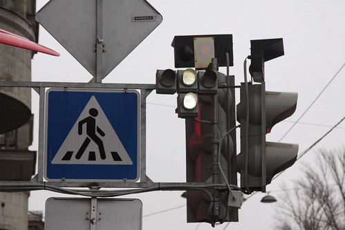 Russian tram signal showing a 'proceed' aspect