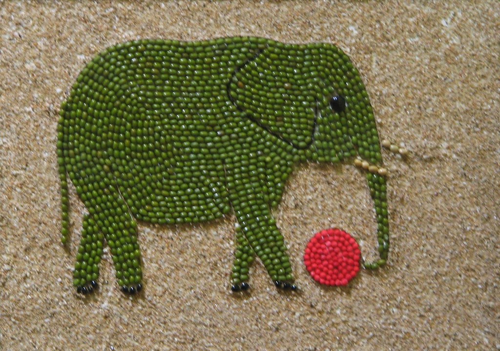 kolase gajah kacang hijau kolase gajah terbuat dari biji 