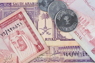 Saudi Arabian riyal banknotes and coins