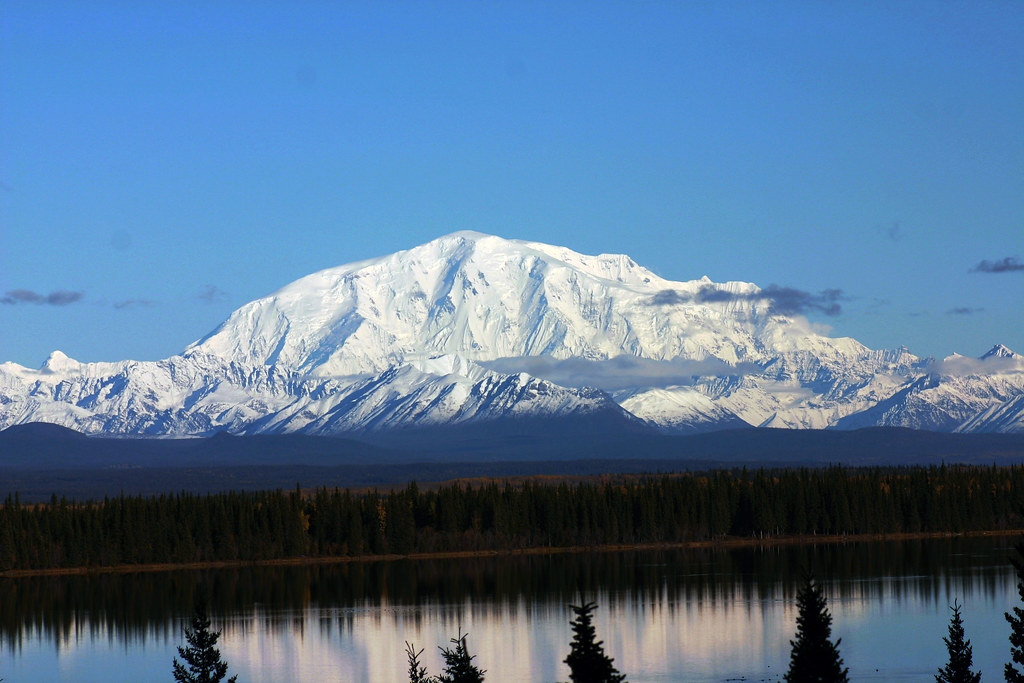 Willow Lake and Mount Wrangell, Wrangell Saint Elias National Park, Alaska загрузить