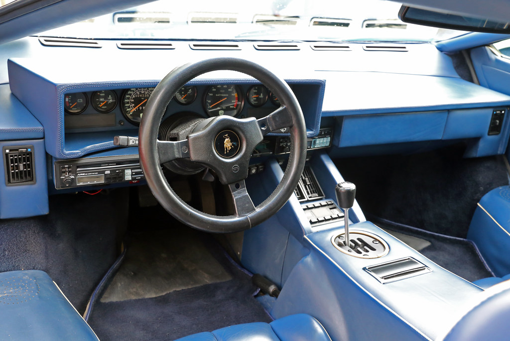 Lamborghini Countach interior | The dashboard of a ...