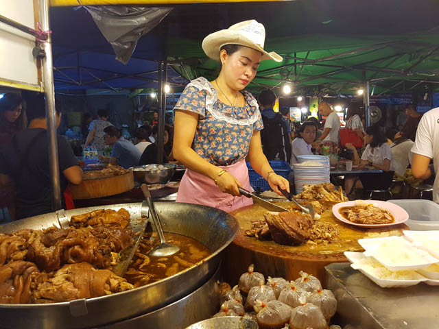 Cowgirl's Delicious Fork-Tender Khao Ka Moo in Chiang Mai
