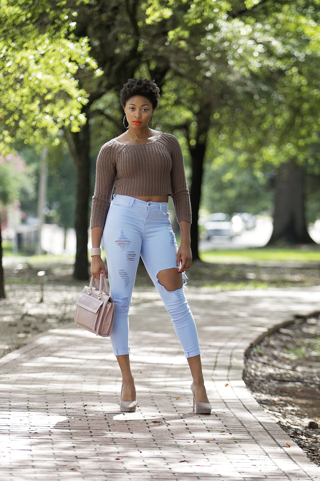 distressed jeggings, taupe suede pumps