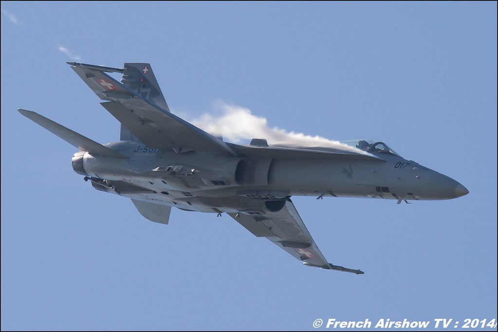 F/A -18 Hornet Solo Display Swiss Hornet Display Team AIR14 Payerne 2014 Canon Sigma France contemporary lens 