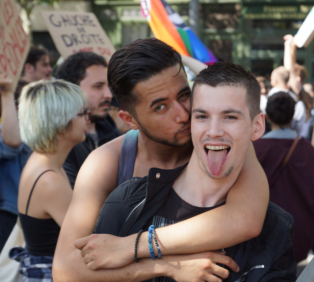 site de rencontre gratuit pour gay pride a Montreuil