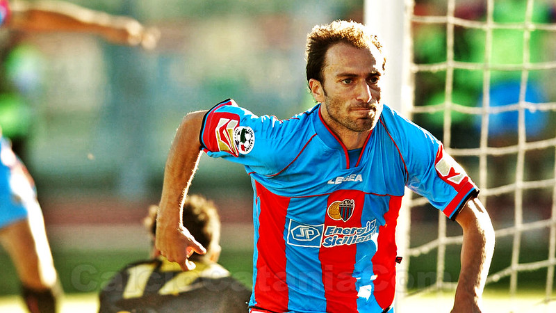 L'esultanza di Orazio Russo dopo il gol all'Avellino nella stagione 2005-06