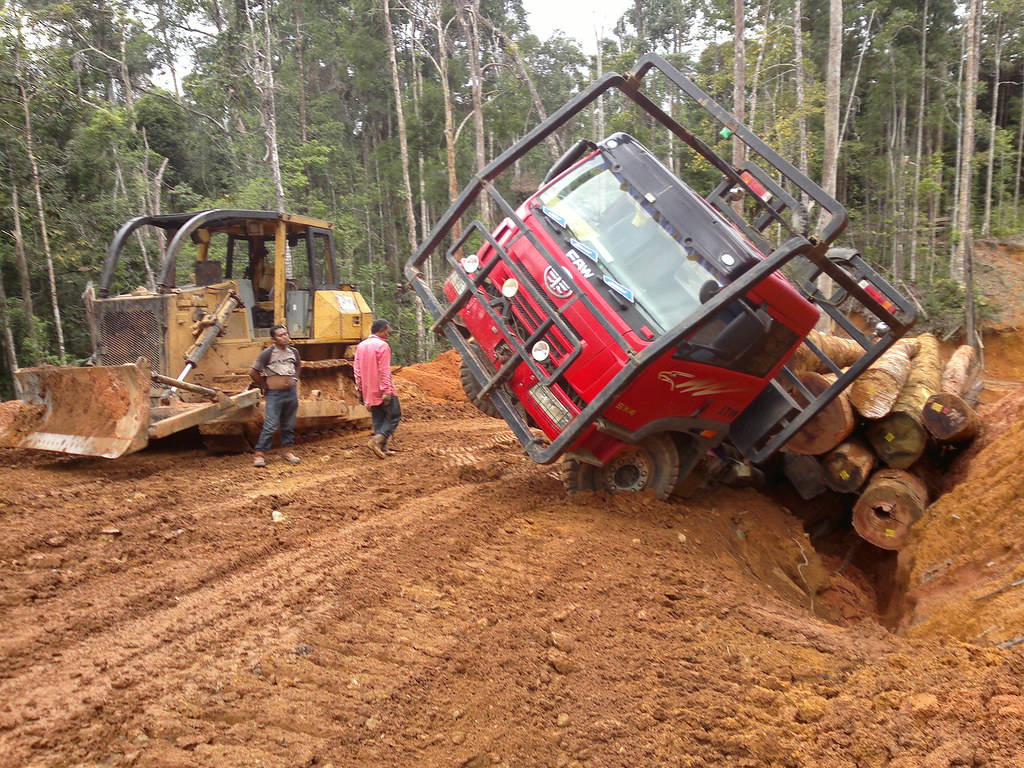 Berkenalan Dengan Truk Logging Di Indonesia AWANSAN