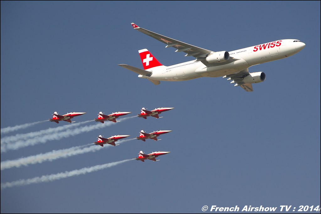 Patrouille Suisse & A-330 Swiss Airlines AIR14 Payerne 2014 Canon Sigma France contemporary lens 