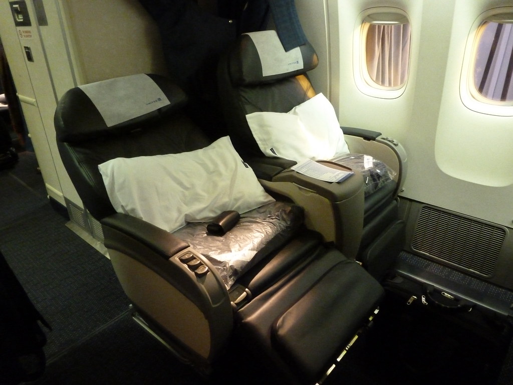 United Airlines Boeing 777-200 Hawaii First Class Seat | Flickr