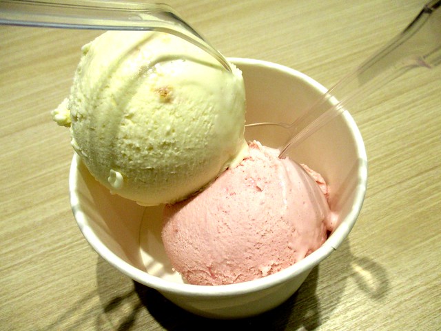 Nica gelato, cream cheese and strawberry