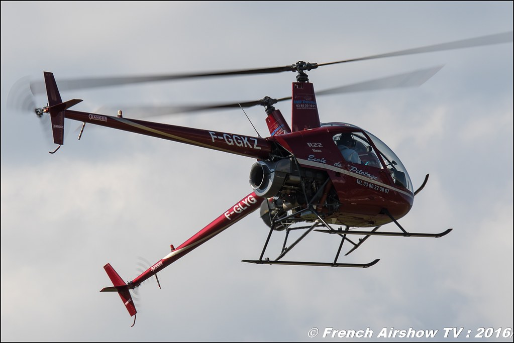 Tango Bleu , hélicoptère sportif , Robinson 22 R-22 ,F-GGKZ & F-GLYG , Grenoble Air show 2016 , Aerodrome du versoud , Aeroclub du dauphine, grenoble airshow 2016, Rhone Alpes