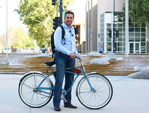 Raul Peralez bikes to City Hall