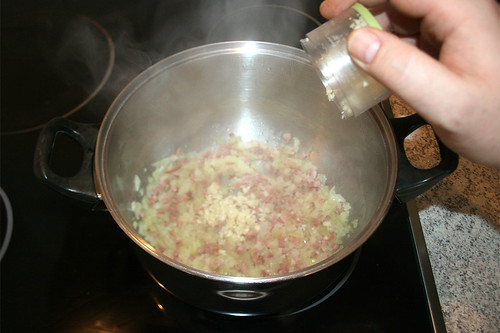 26 - Knoblauch hinzufügen / Add garlic