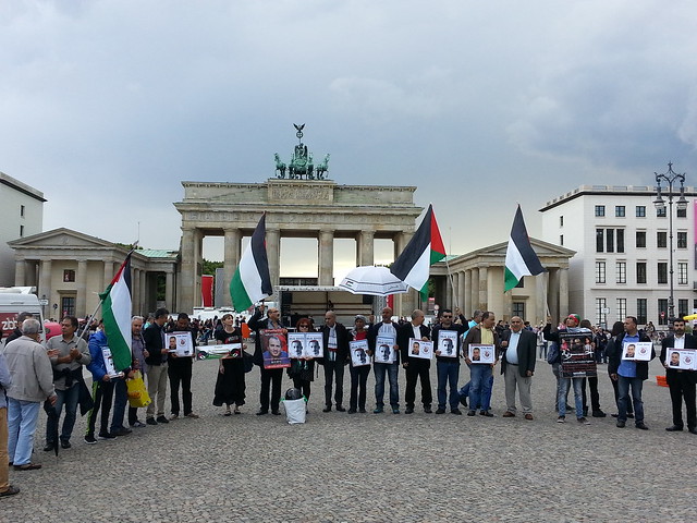 Kundgebung gegen die israelische Politik der Administrativhaft am 18.06.2016 vor dem Brandenburger Tor in Berlin.