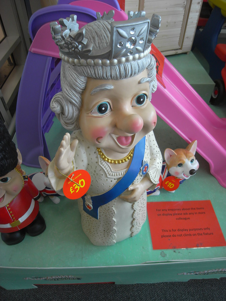 The ASDA £30 Queen Gnome! | Britian's beloved Monarch has ju… | Flickr