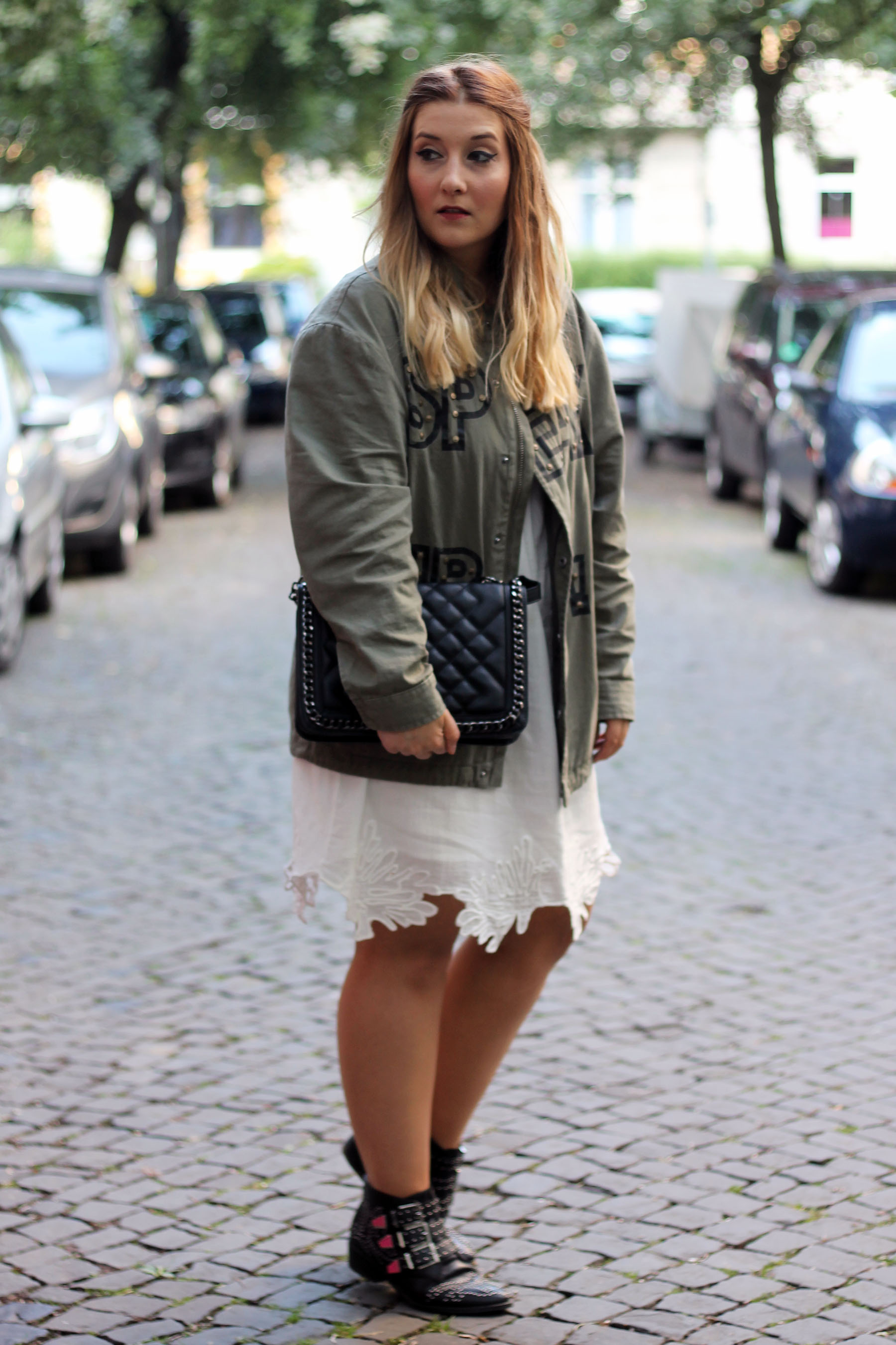 outfit-look-style-modeblog-fashionblog-tasche-jacke-zara-print-spitzenkleid-sommer17
