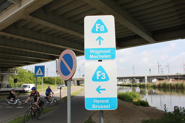 Eigen "huisstijl" voor de Vlaamse fietssnelwegen 27213481161_69208ea478_z