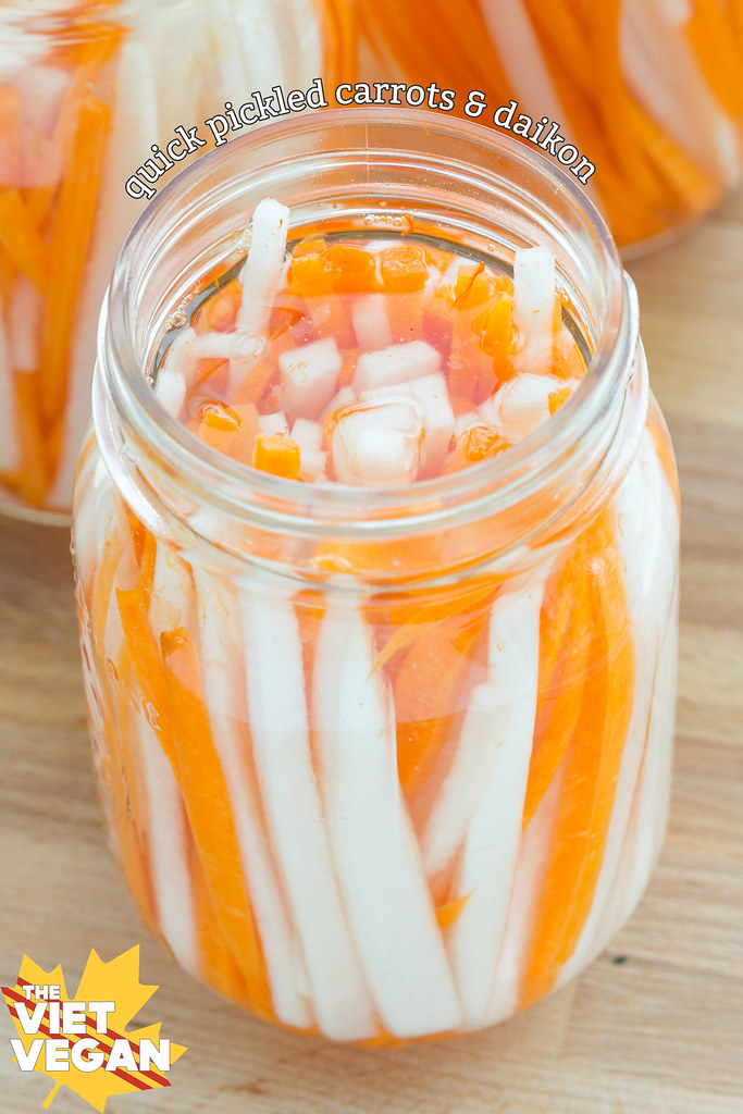 Do Chua - Quick Pickled Carrots and Daikon