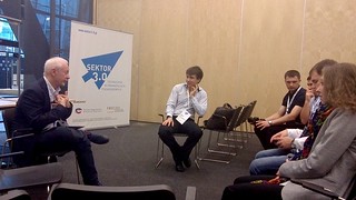 Міхал Боні спілкується з українською та молдовською делегацією